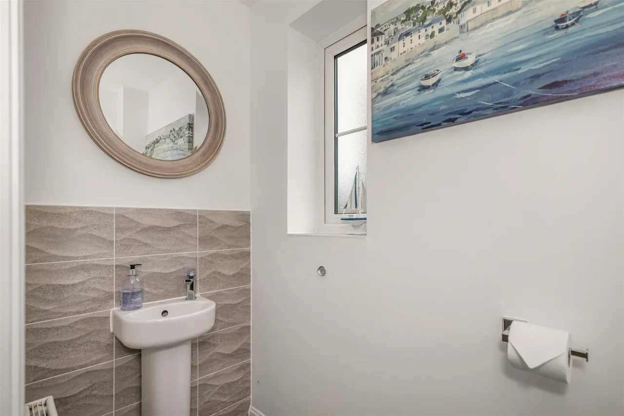 Centenary Road, Horsham, RH13, photo 5