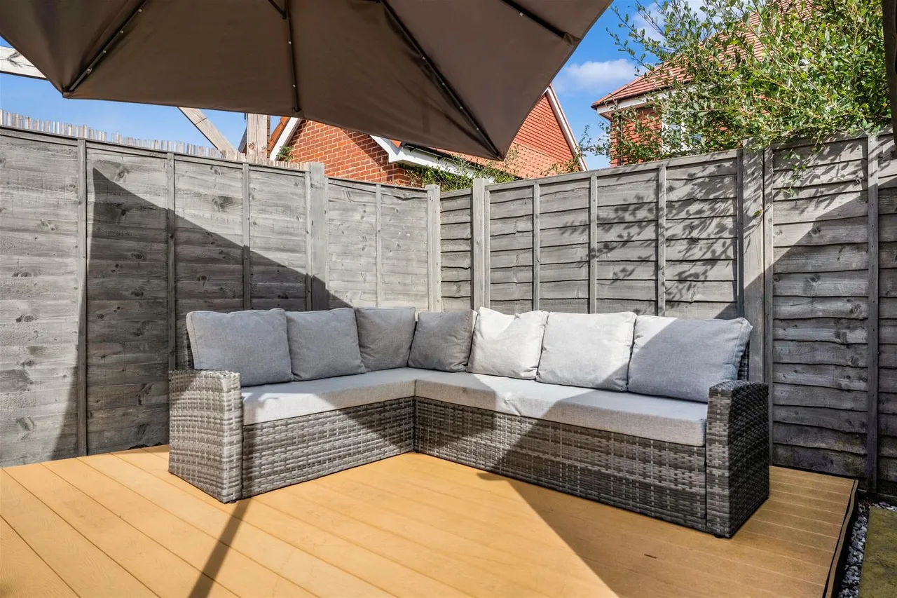 Centenary Road, Horsham, RH13, photo 24