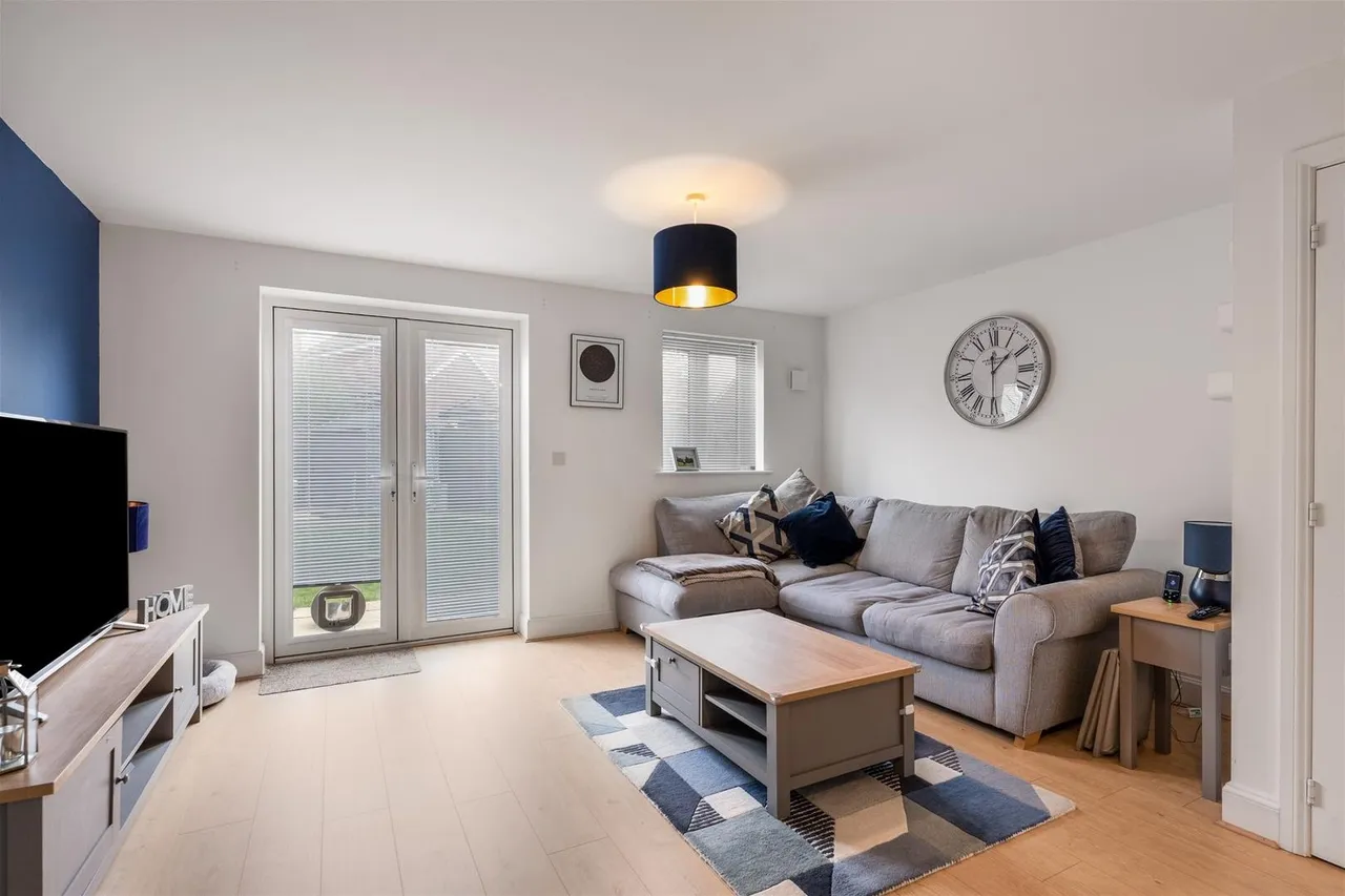 Centenary Road, Horsham, RH13, photo 9