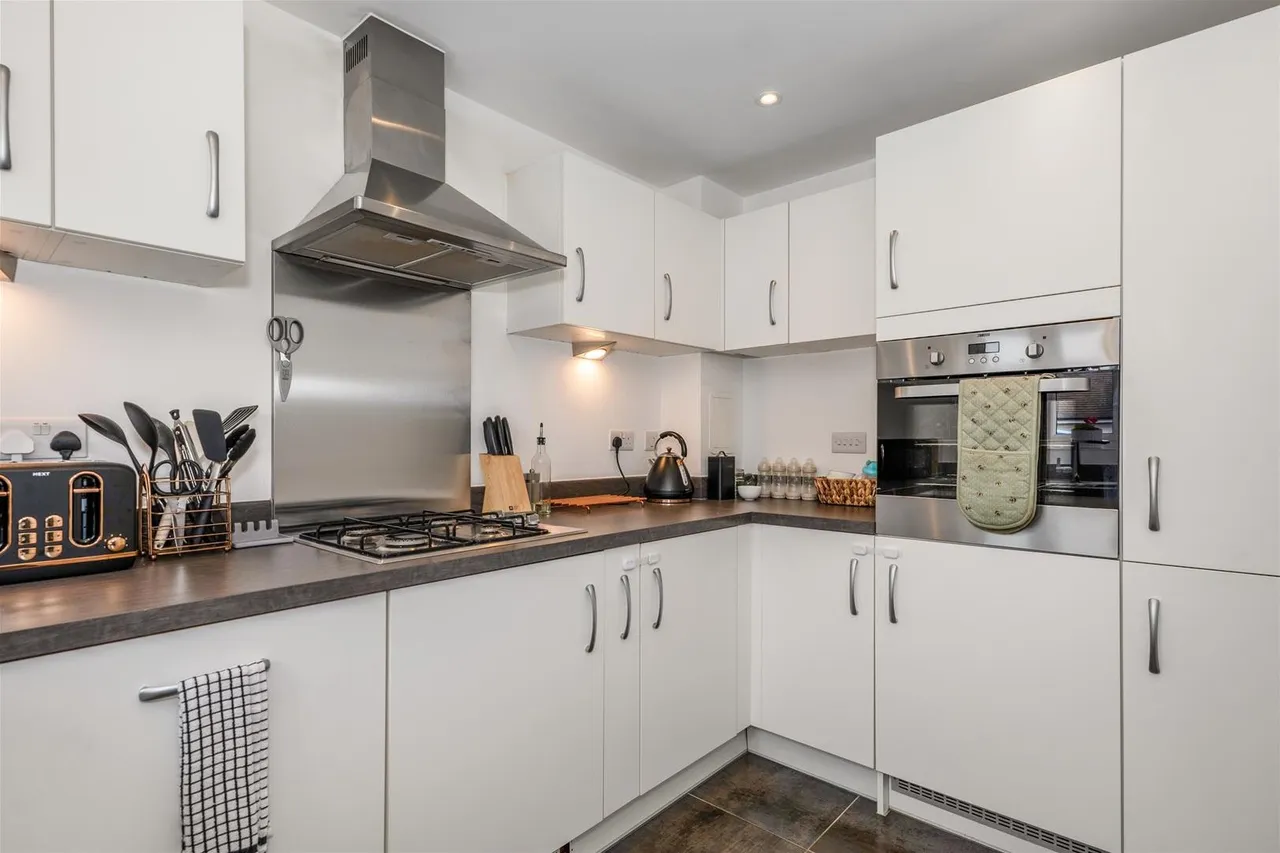 Centenary Road, Horsham, RH13, photo 7