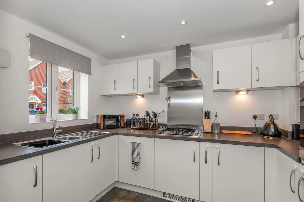 Centenary Road, Horsham, RH13, photo 6