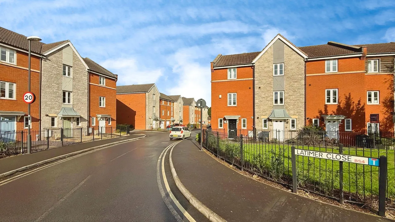 2 bed flat for sale — Latimer Close, Brislington, Bristol, BS4 4FG
