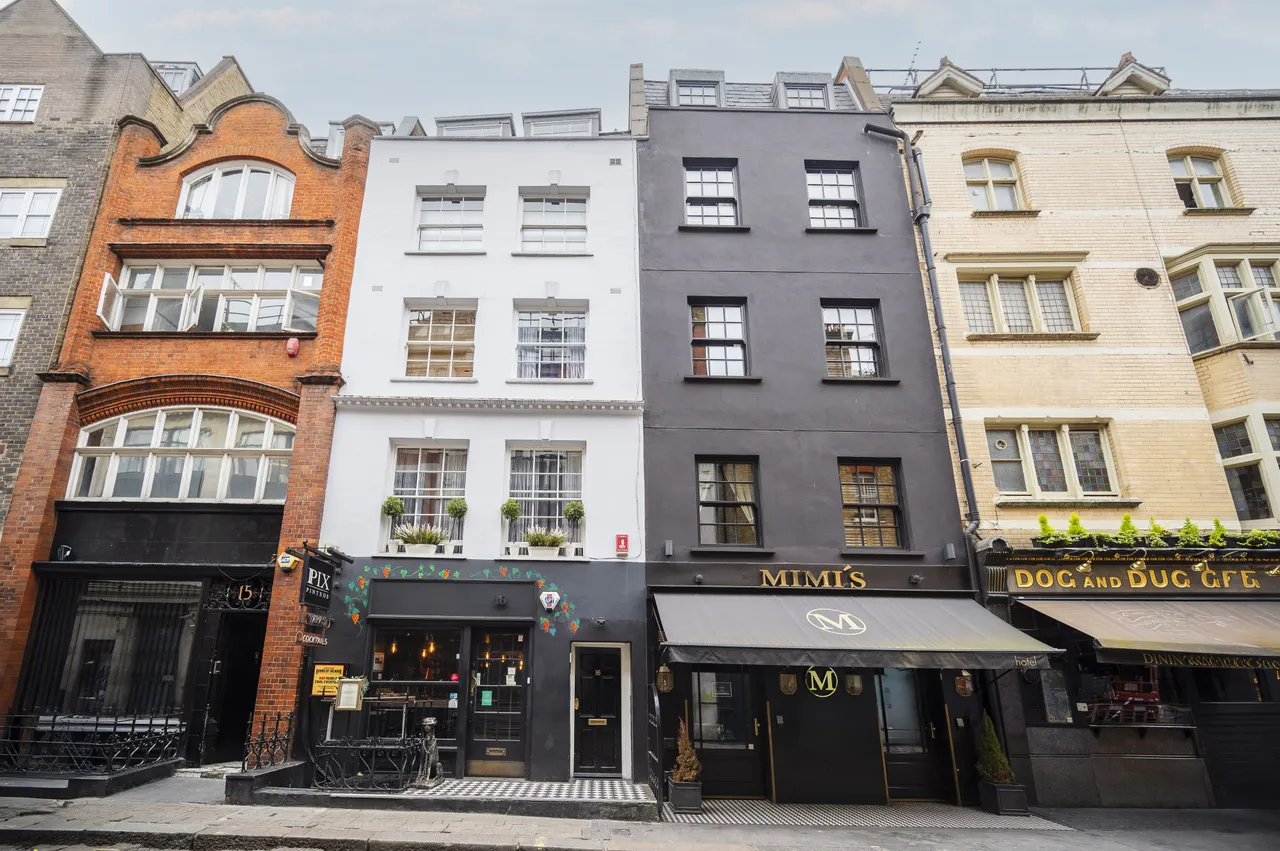 1 bed flat for sale — Flat 3, 16 Bateman Street, London