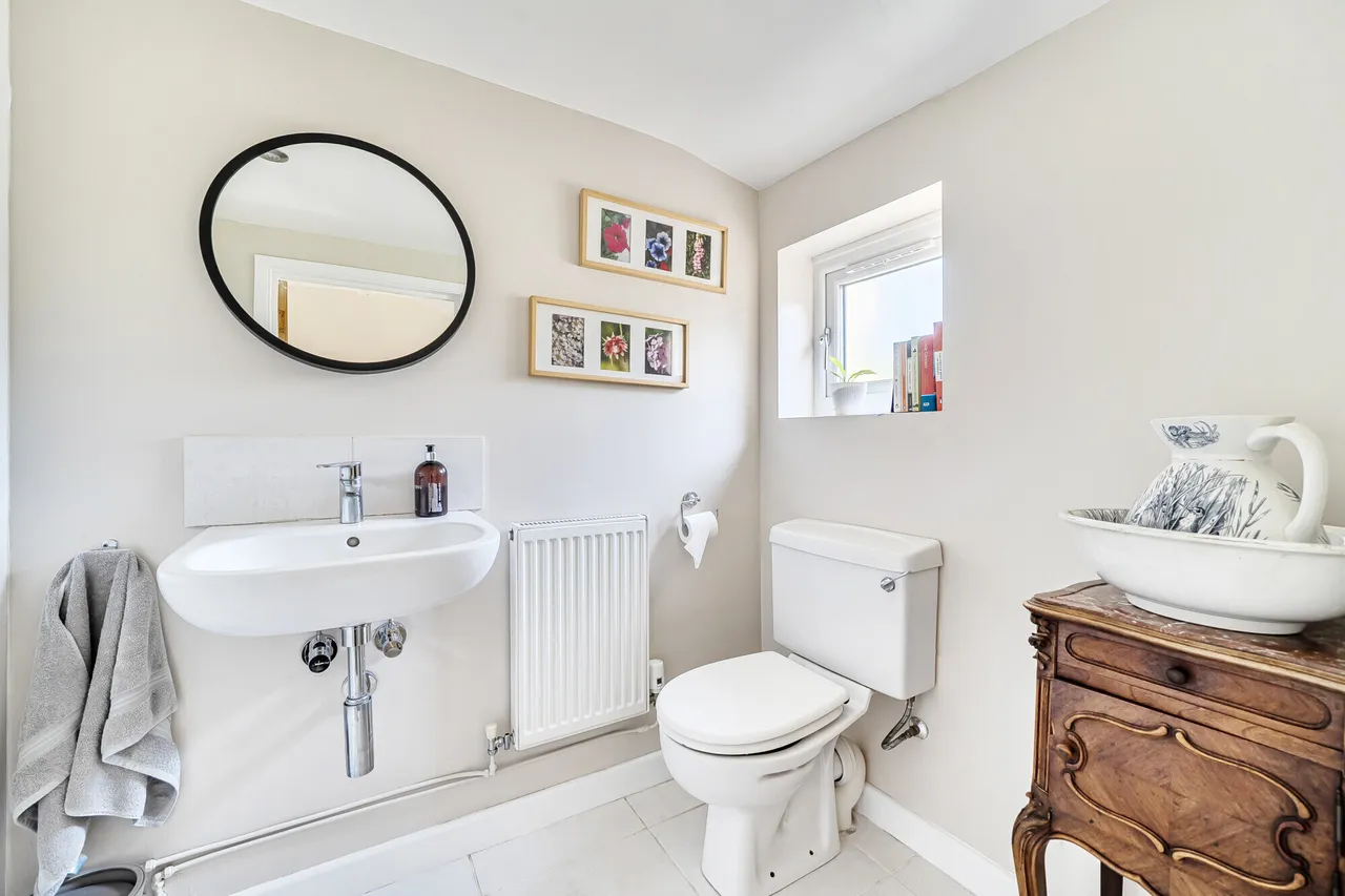 Bath Road, Eastington, GL10, photo 17