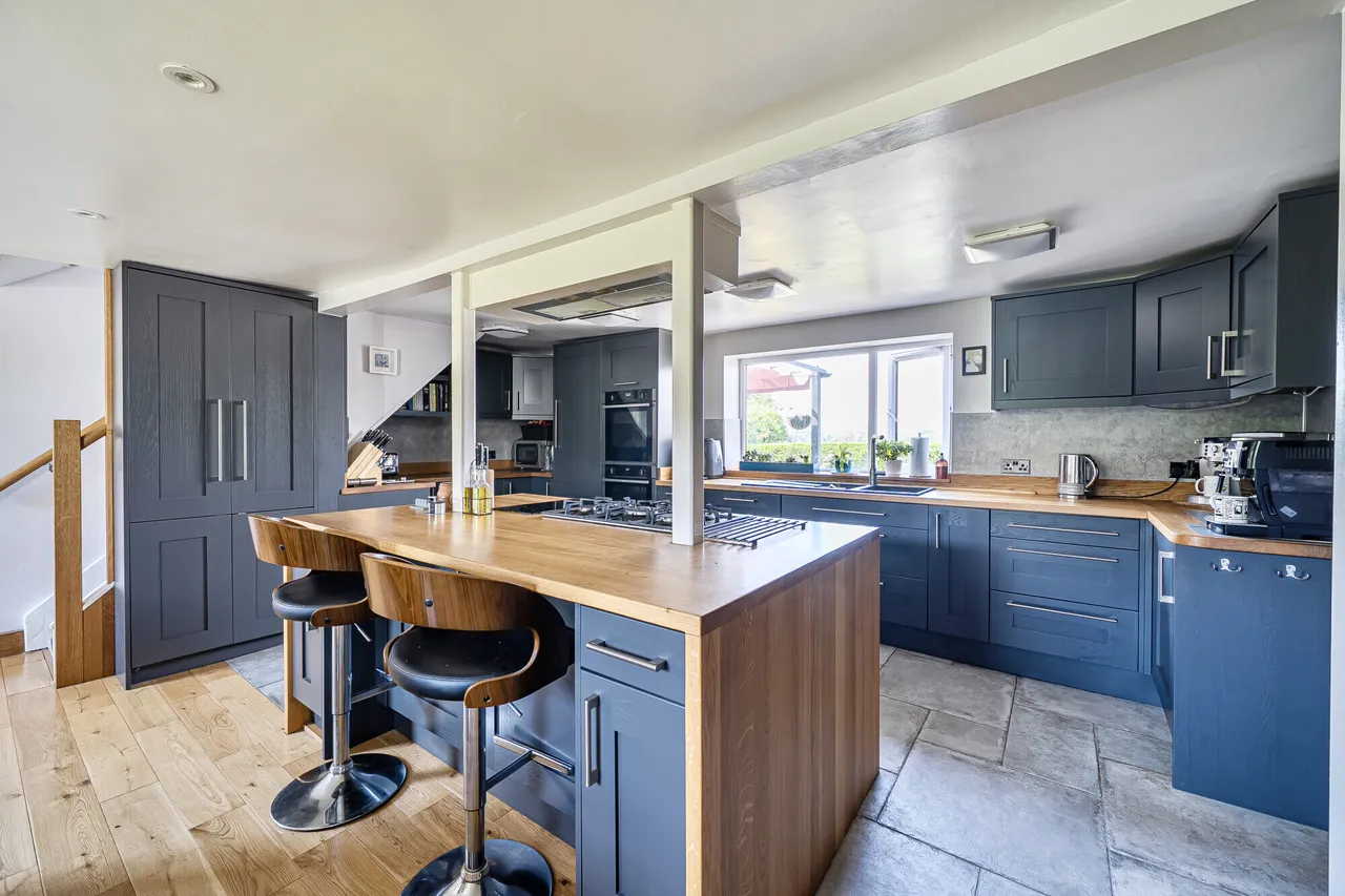 Bath Road, Eastington, GL10, photo 2