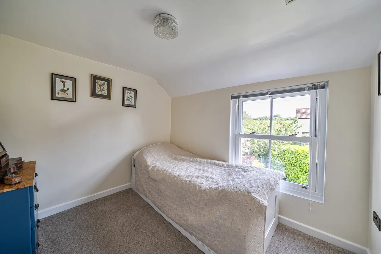 Bath Road, Eastington, GL10, photo 12