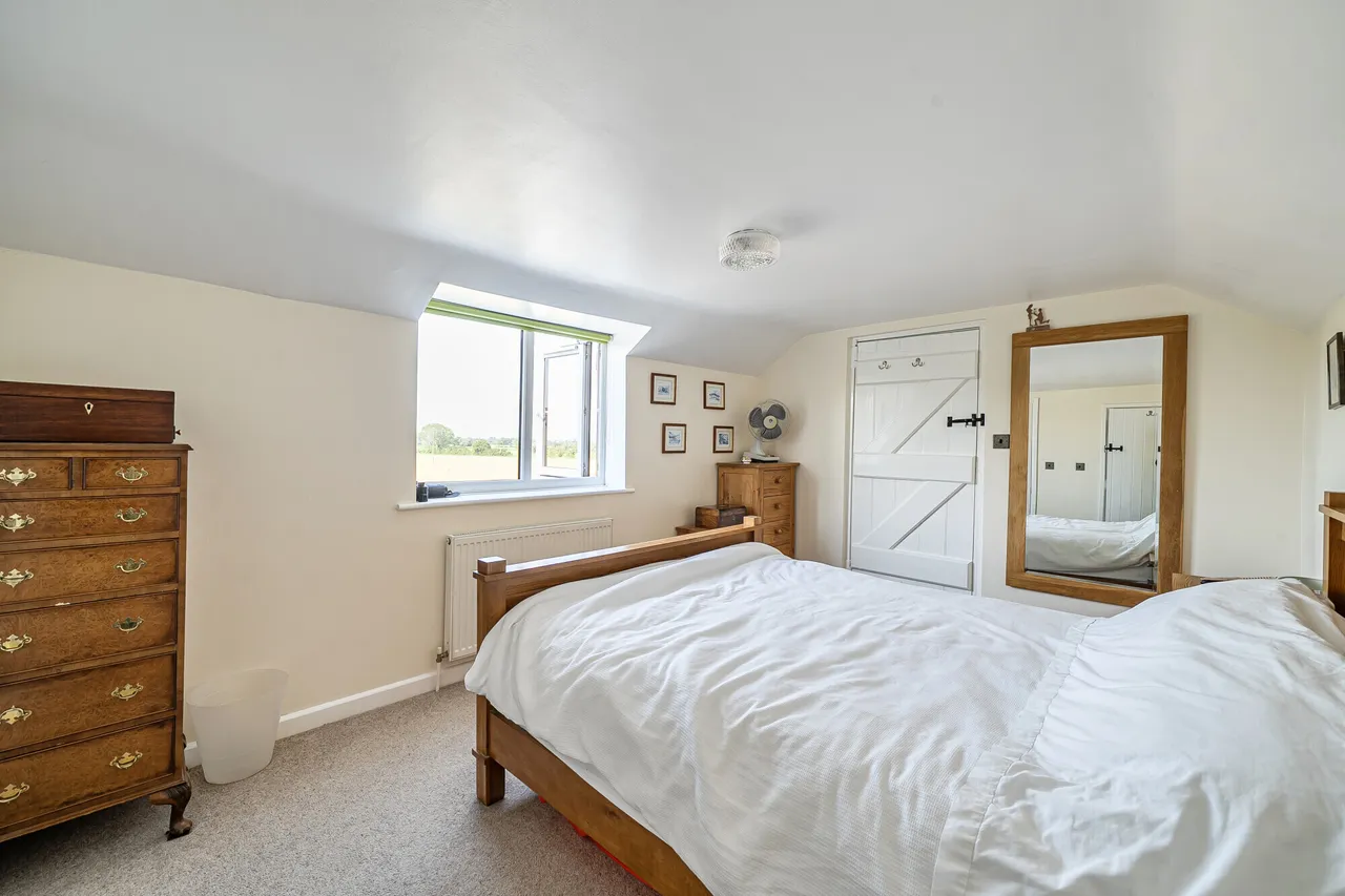 Bath Road, Eastington, GL10, photo 6