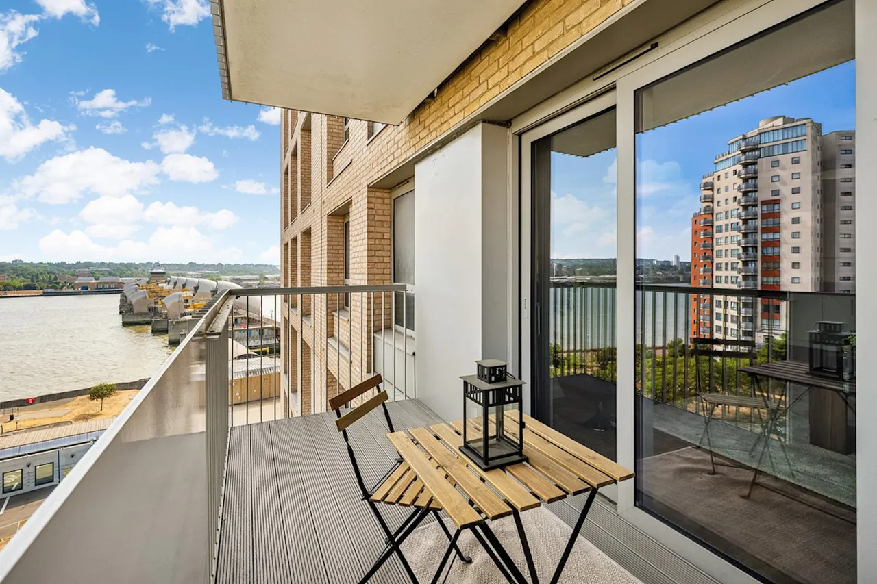 Booth Road, London, E16, photo 2