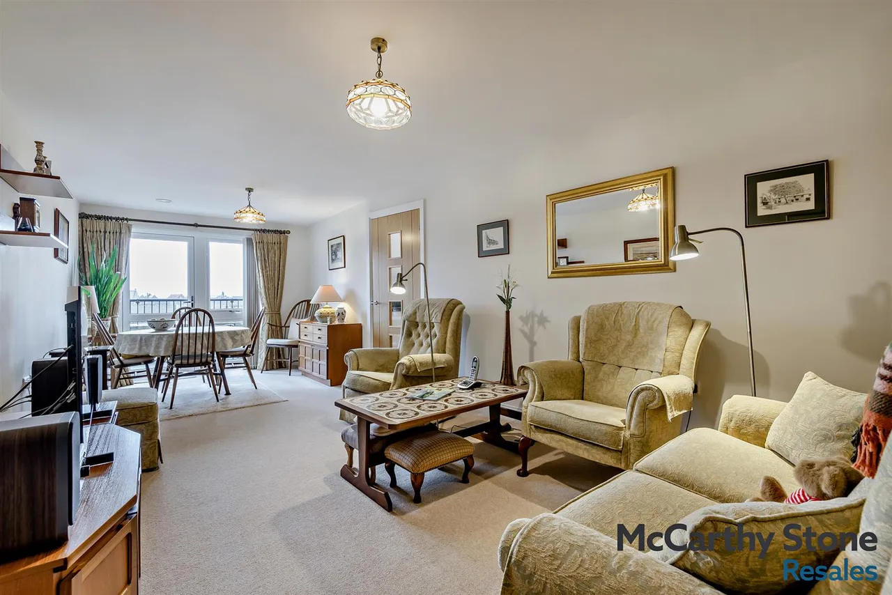 Spa Road, Melksham, SN12, photo 2