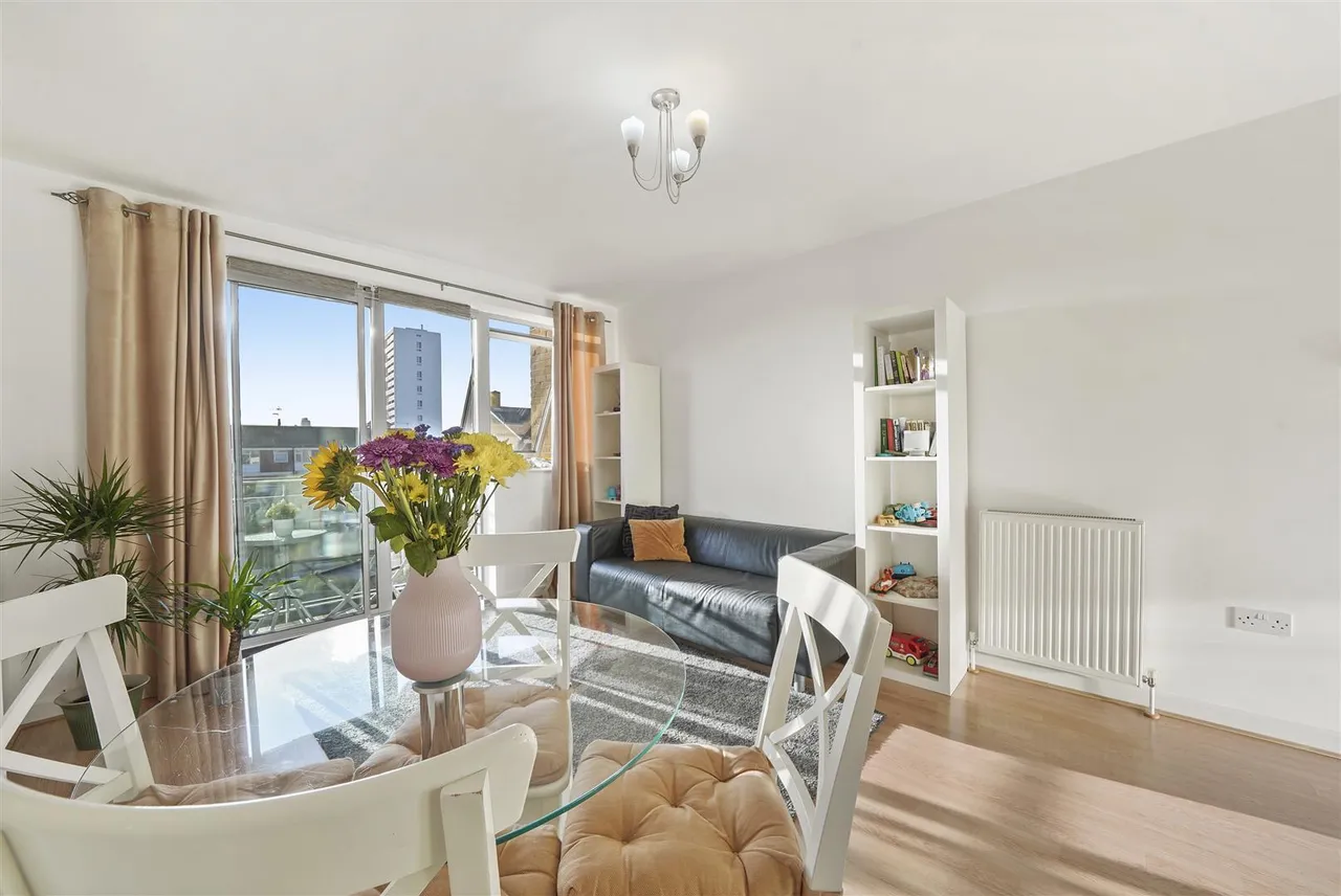 2 bed flat for sale, Violet Road, Bow, E3