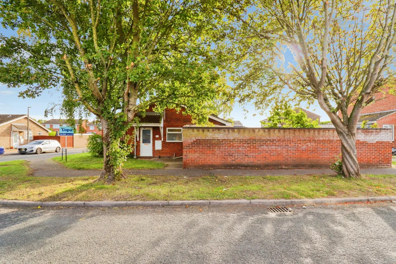 Honeysuckle Close, Bury St. Edmunds, IP28, photo 2