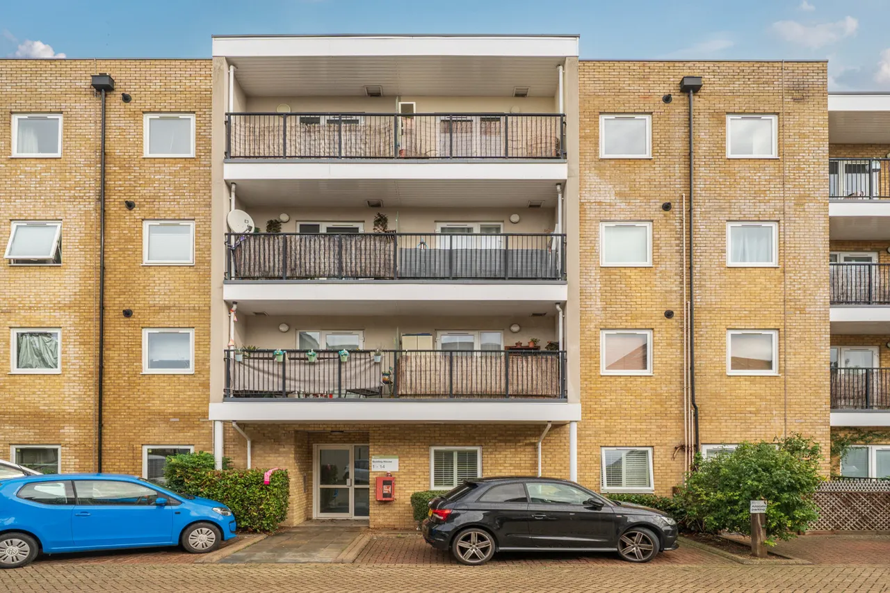2 bed flat for sale, Coyle Drive, UB10