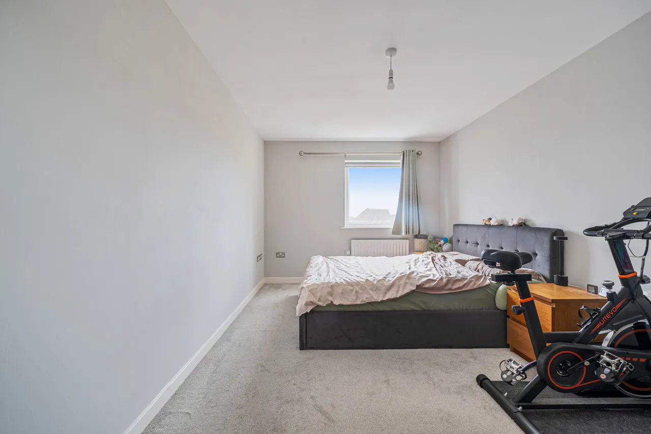 Coyle Drive, UB10, photo 16