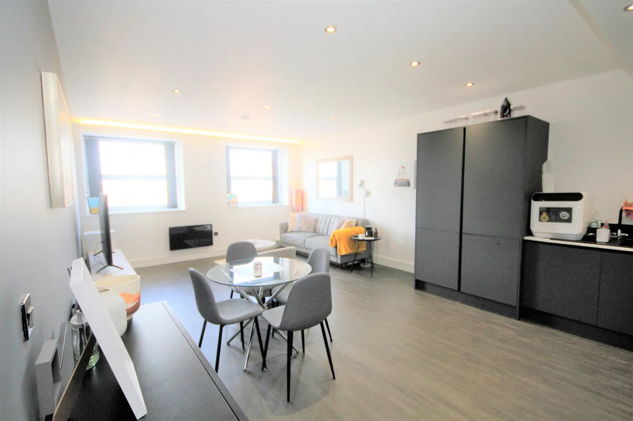 2 bed flat to rent — Buckingham House, 4 Glovers Court, Preston, Lancashire, PR1 3AT