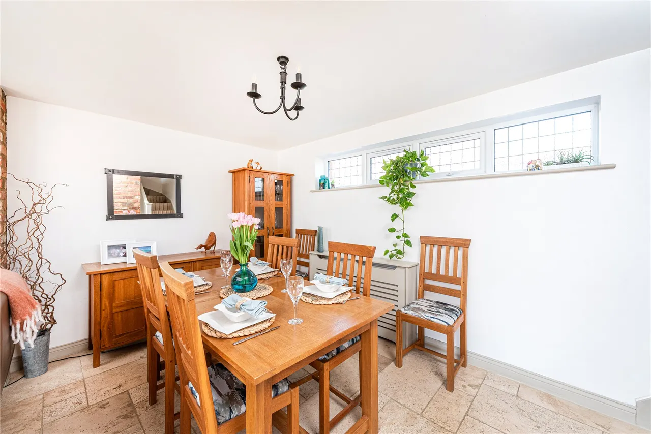 Cublington Road, Aston Abbotts, HP22, photo 17