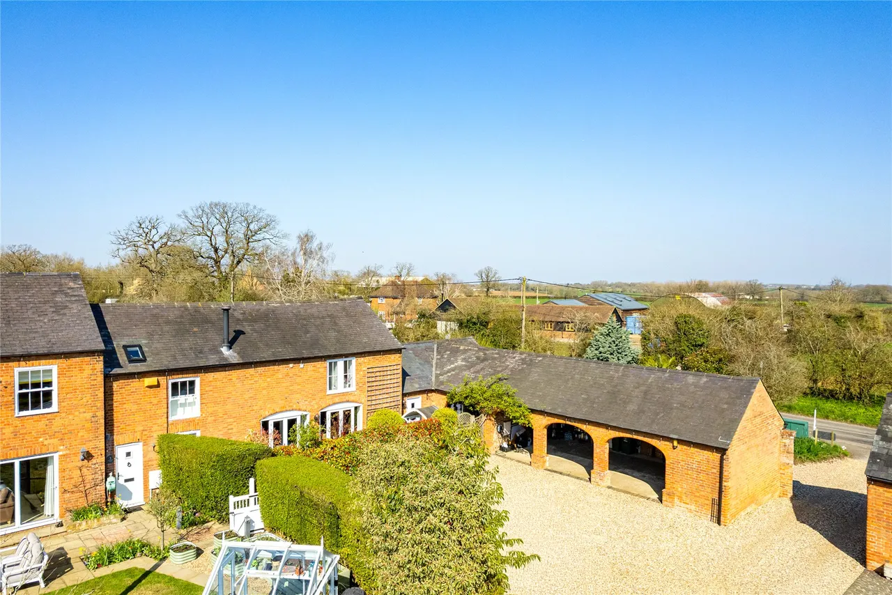 Cublington Road, Aston Abbotts, HP22, photo 5