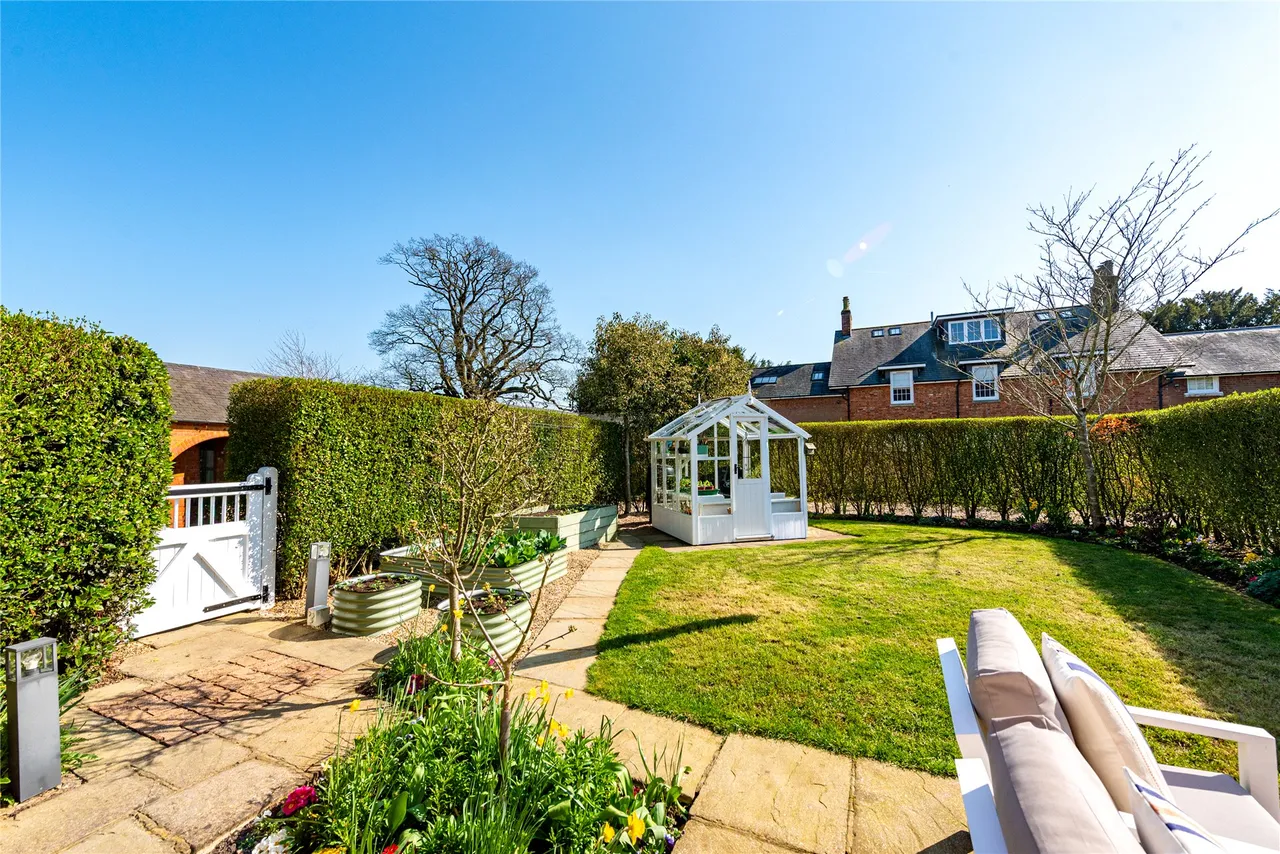 Cublington Road, Aston Abbotts, HP22, photo 14