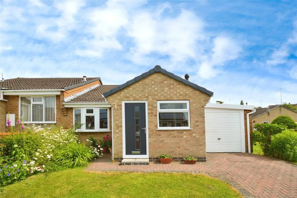2 bed house for sale, Chiltern Road, Swadlincote, DE11