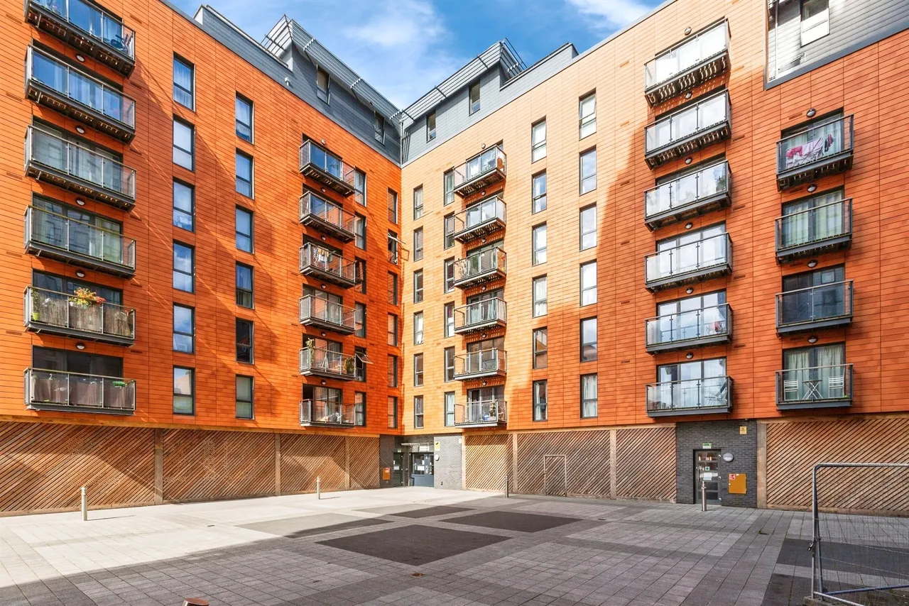 2 bed flat for sale, Railway Terrace, Slough, SL2