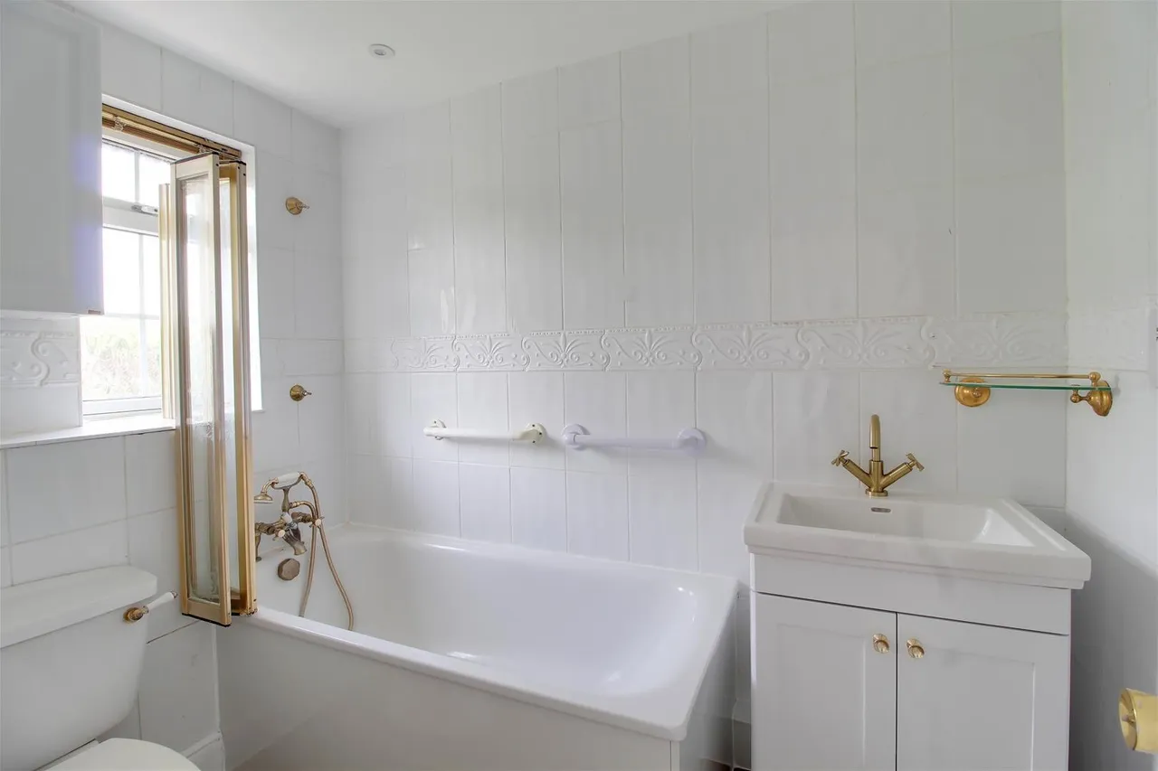 Shrublands, Brookmans Park AL9 7AL, photo 16