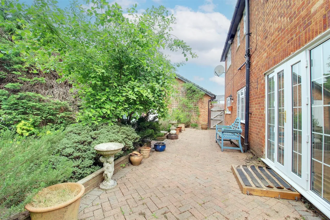 Shrublands, Brookmans Park AL9 7AL, photo 23