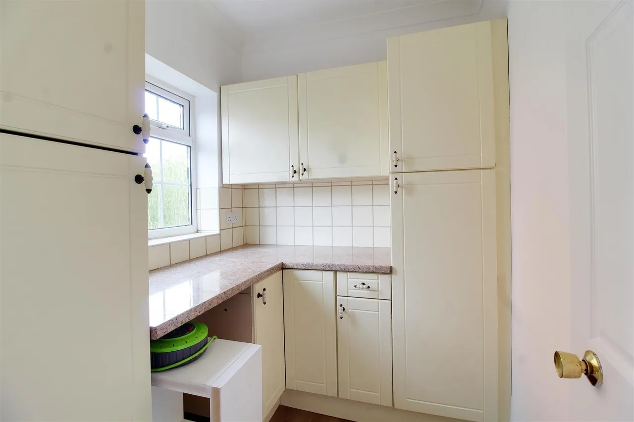 Shrublands, Brookmans Park AL9 7AL, photo 21