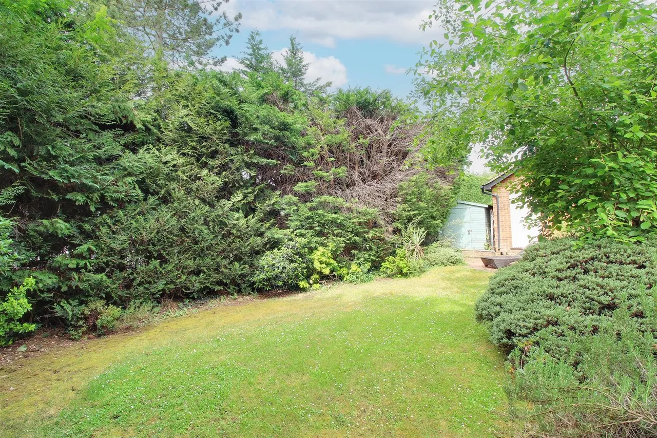 Shrublands, Brookmans Park AL9 7AL, photo 26
