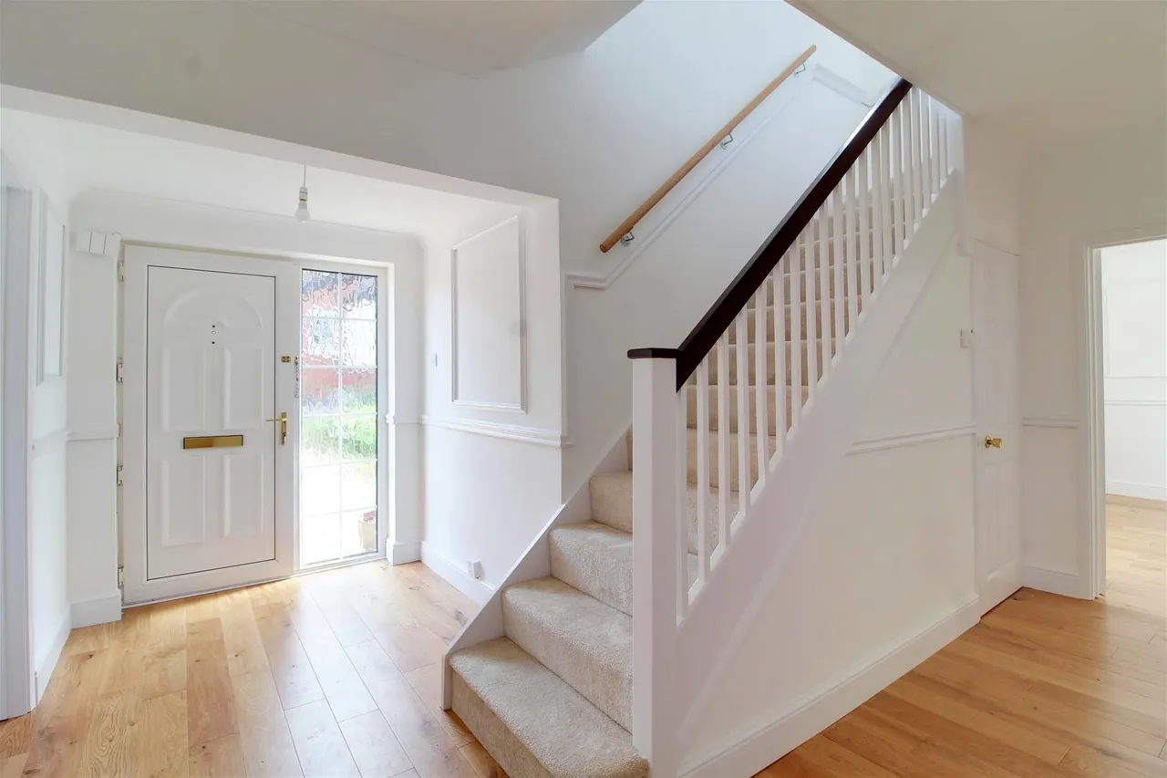 Shrublands, Brookmans Park AL9 7AL, photo 3