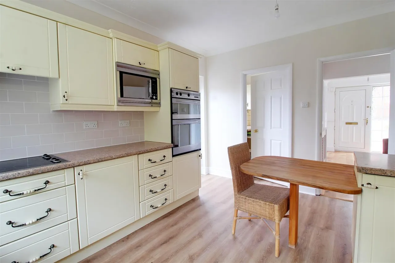 Shrublands, Brookmans Park AL9 7AL, photo 28