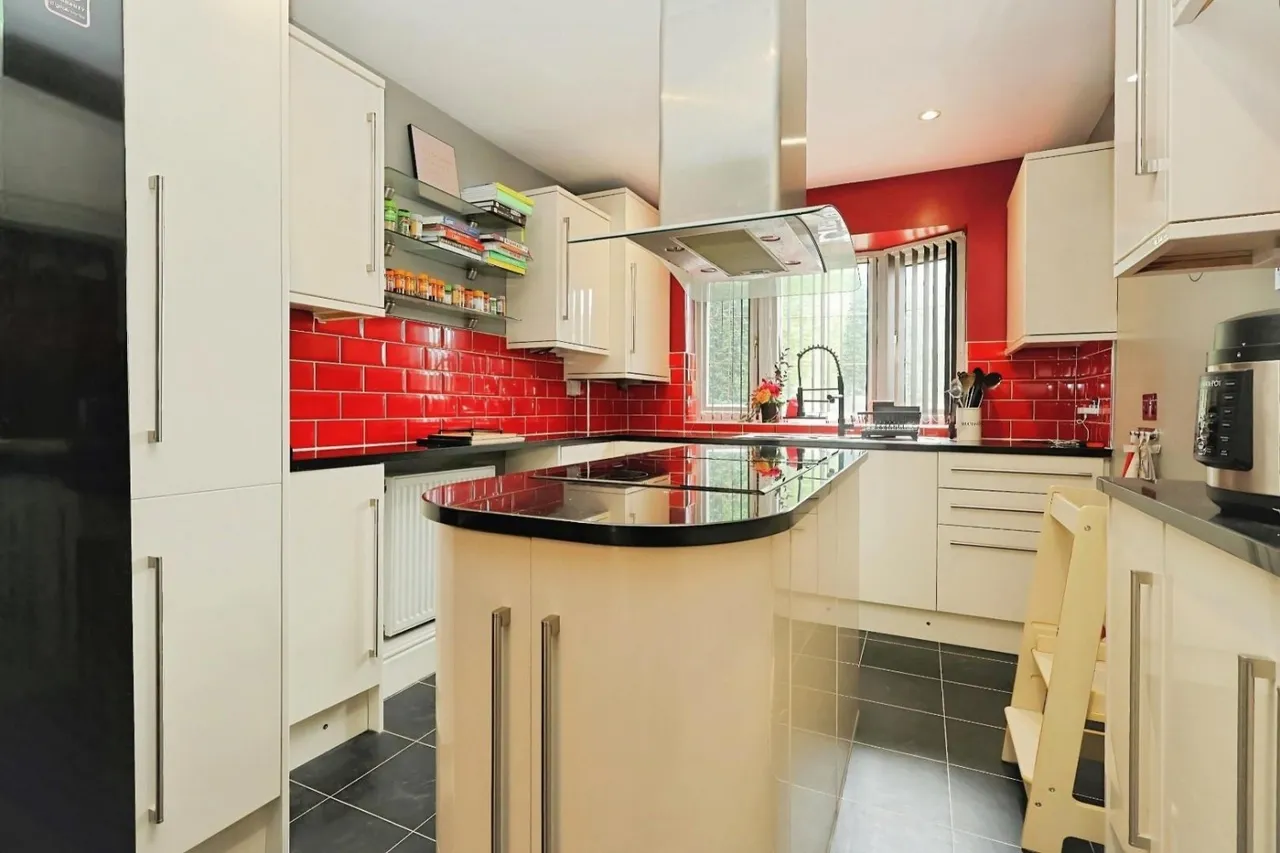 Whitehall Road, Farnley, LS12, photo 7