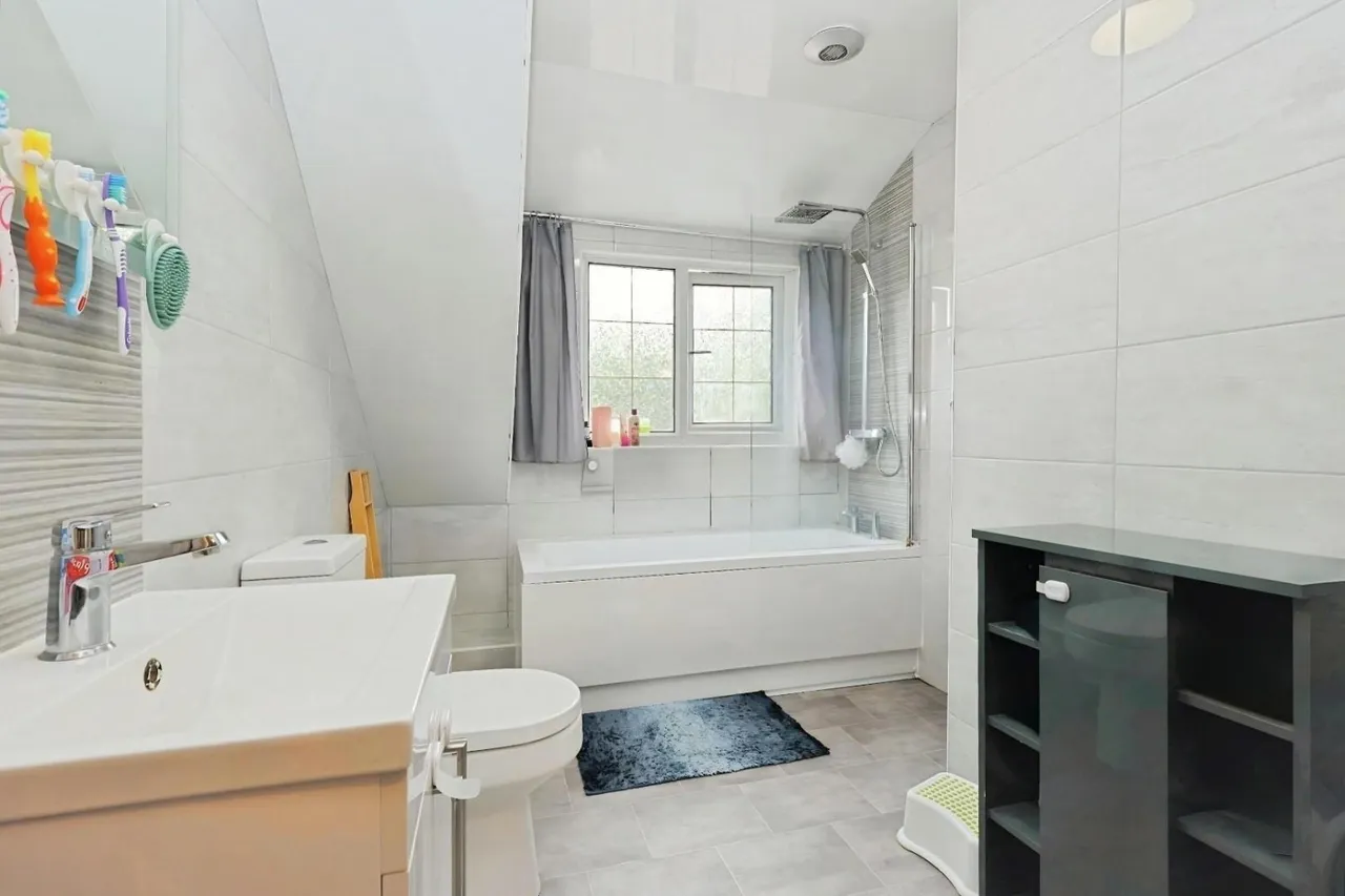 Whitehall Road, Farnley, LS12, photo 19