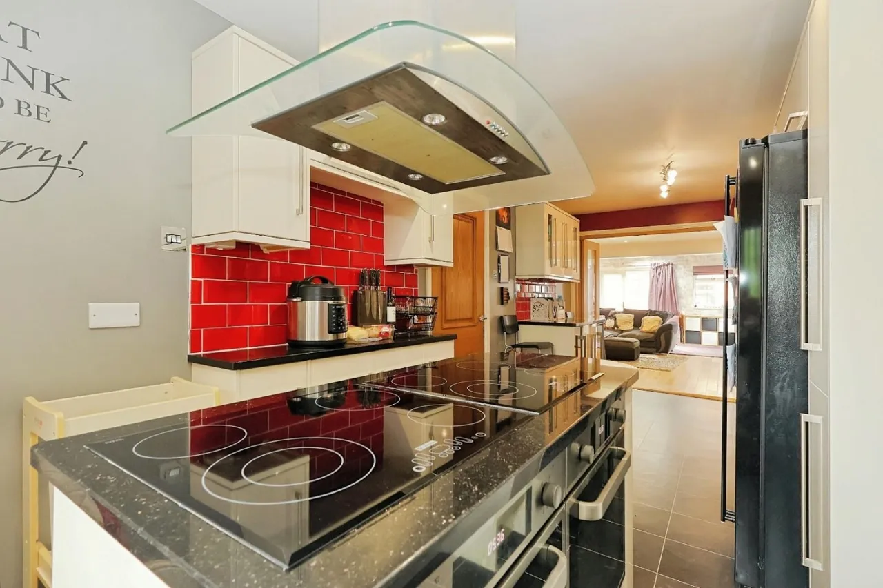 Whitehall Road, Farnley, LS12, photo 8