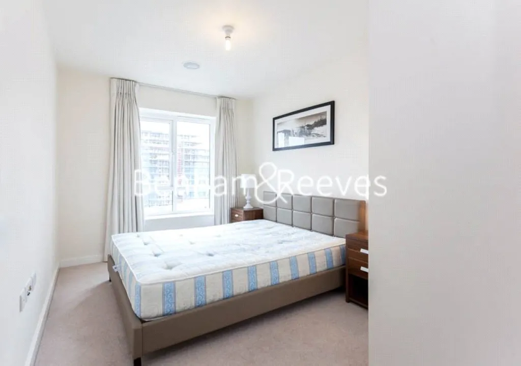East Drive, Beaufort Park, NW9, photo 3