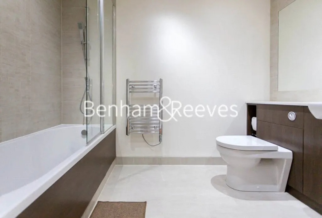 East Drive, Beaufort Park, NW9, photo 4