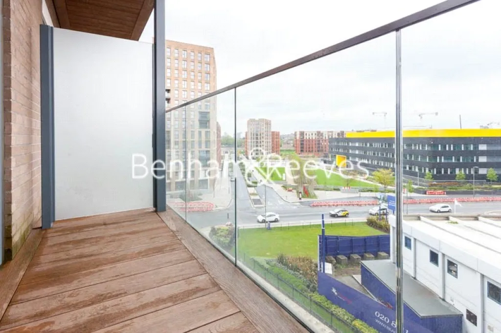 East Drive, Beaufort Park, NW9, photo 5