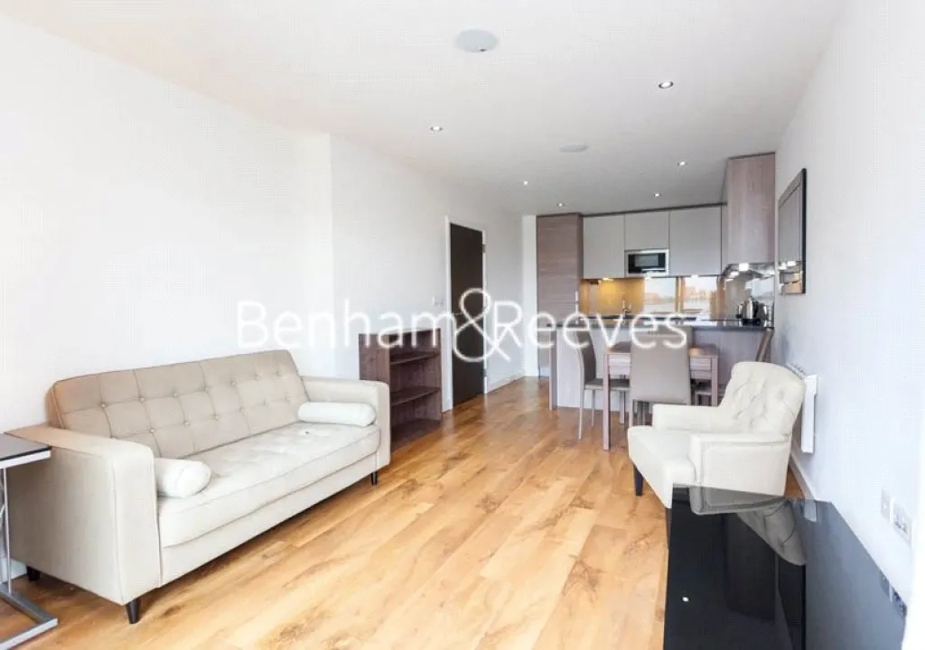 1 bed flat to rent, East Drive, Beaufort Park, NW9