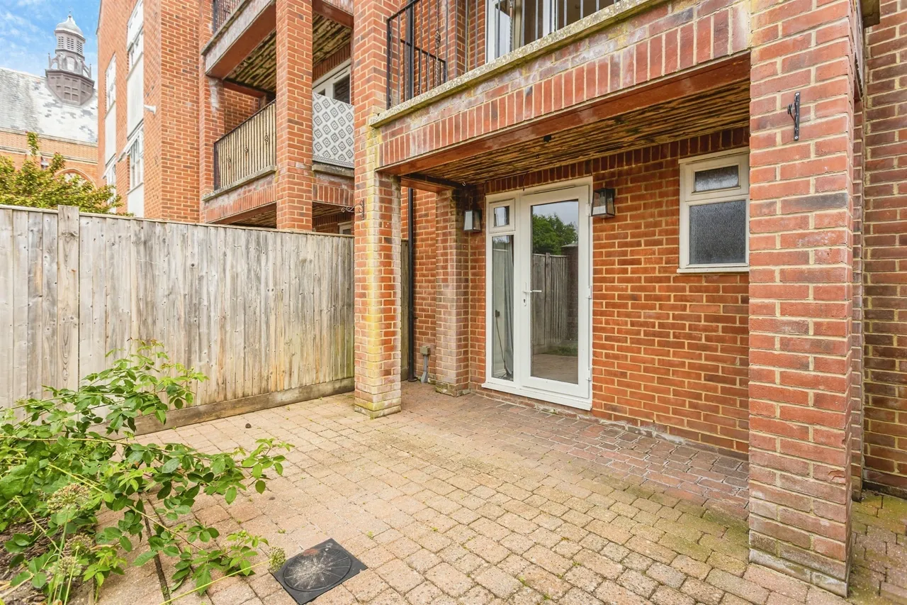 Priory Mews, Haywards Heath, RH16, photo 17