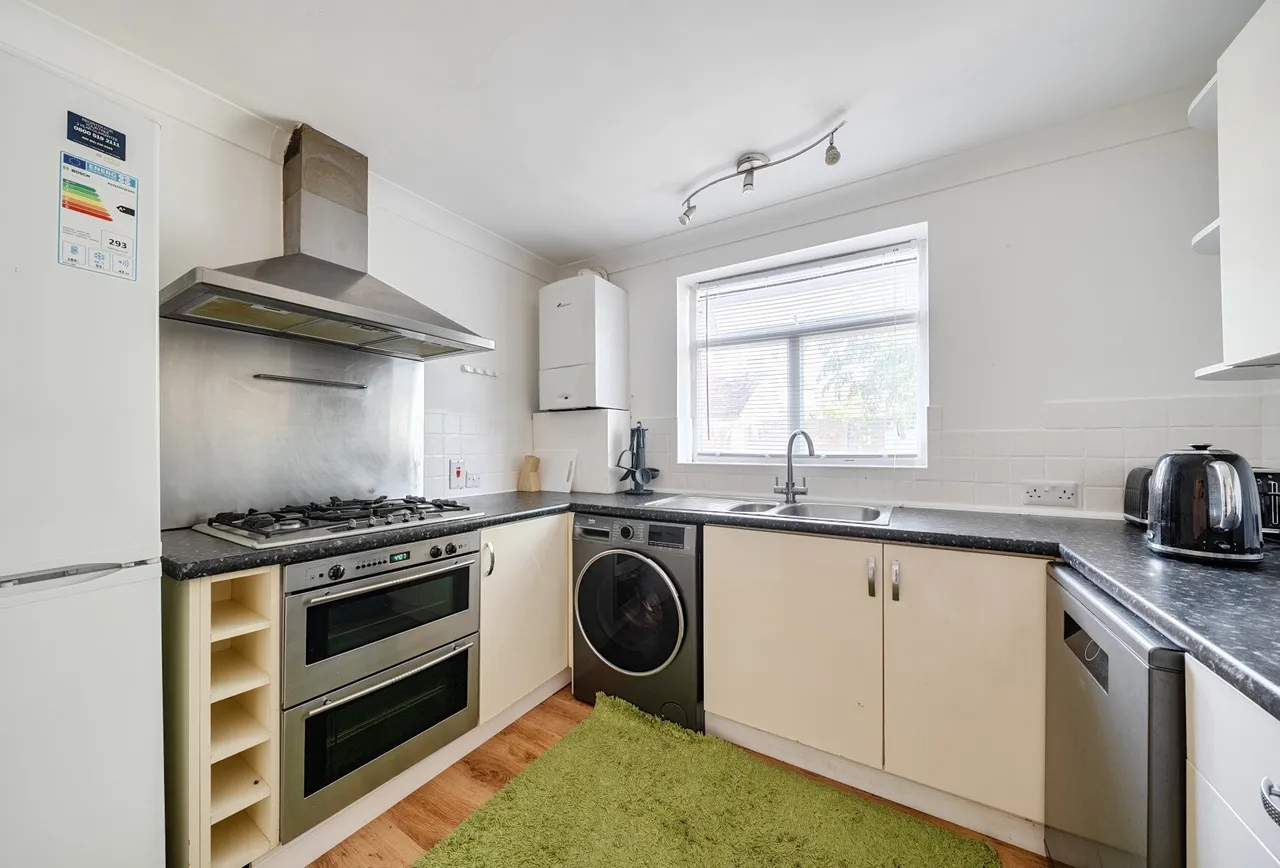 Parkway, Horley, RH6 7HY, photo 4
