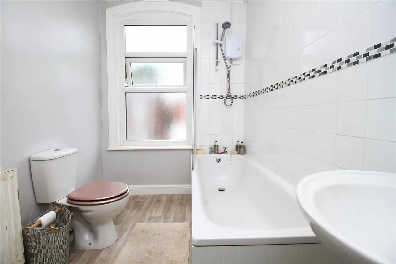Mottram Road, Hyde, photo 8