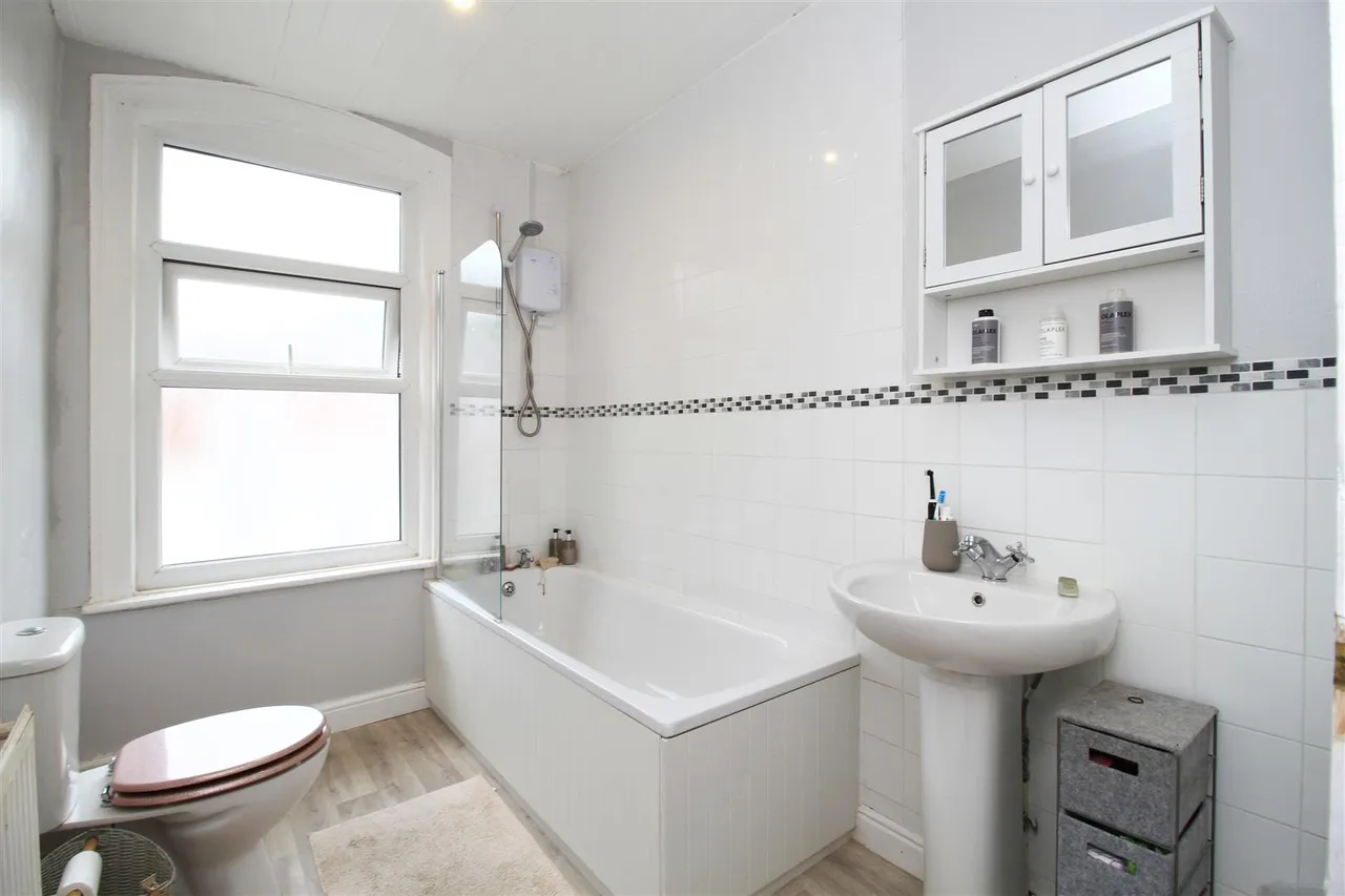 Mottram Road, Hyde, photo 9
