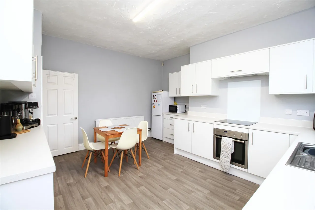 Mottram Road, Hyde, photo 6