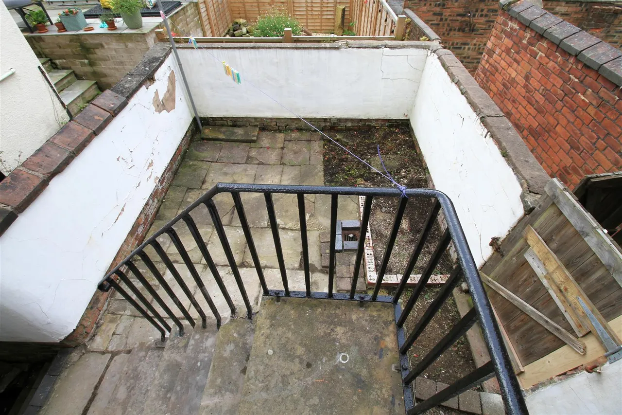 Mottram Road, Hyde, photo 15