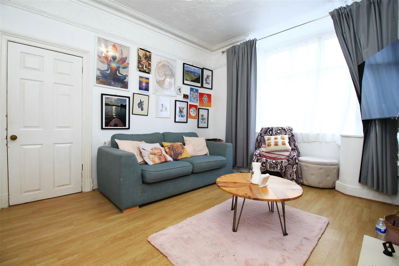 Mottram Road, Hyde, photo 4