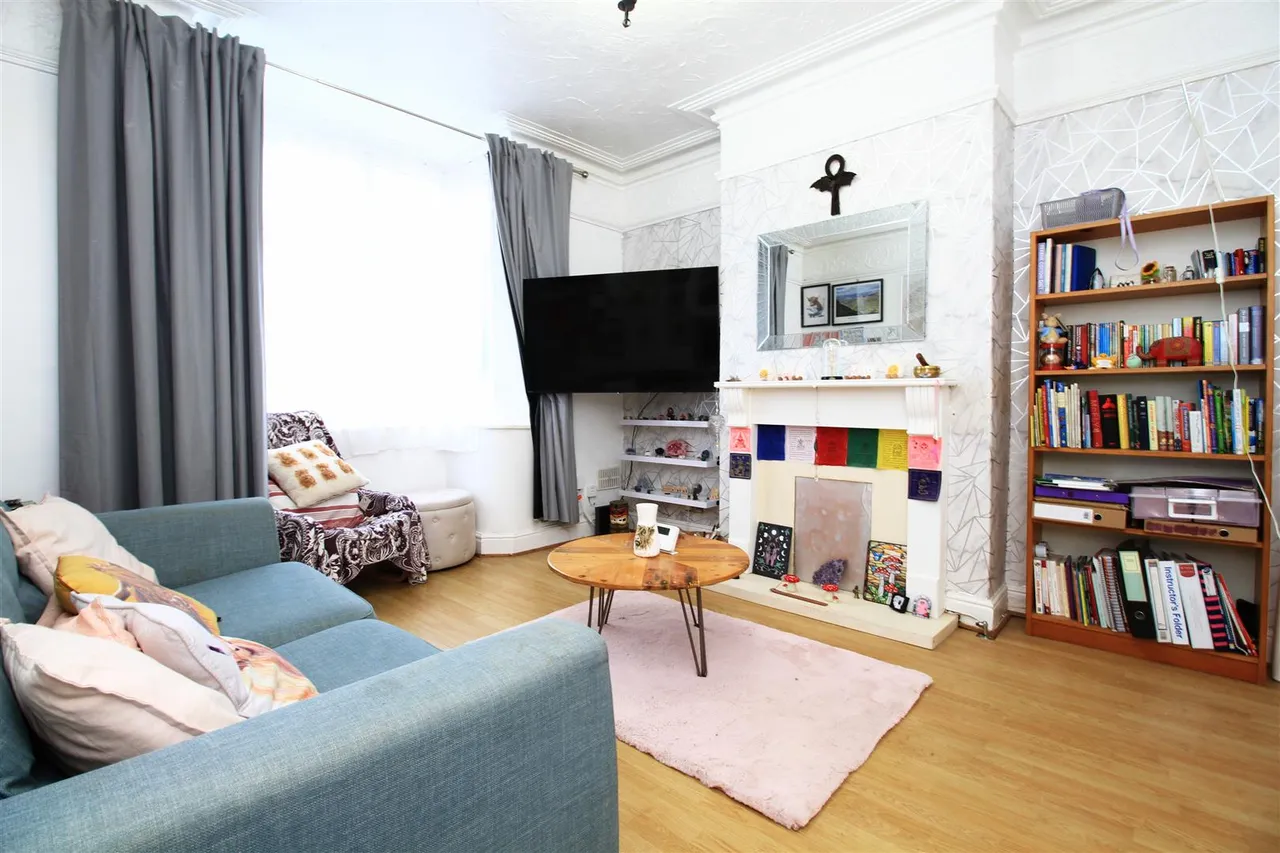 Mottram Road, Hyde, photo 2