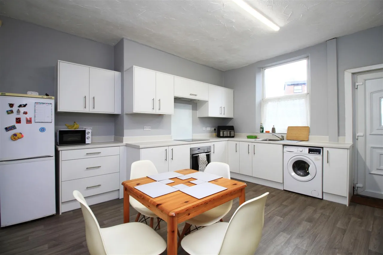 Mottram Road, Hyde, photo 7