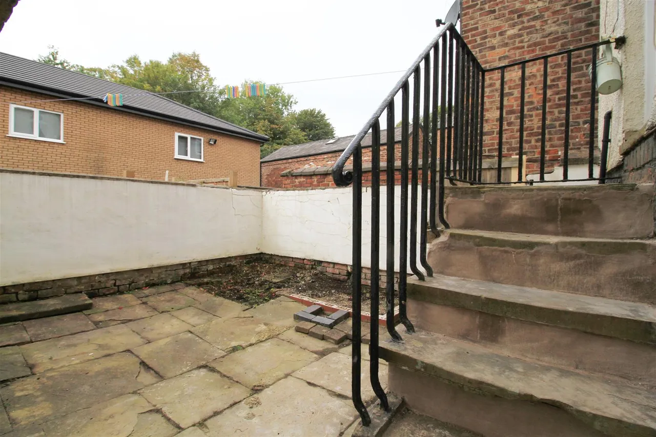 Mottram Road, Hyde, photo 16