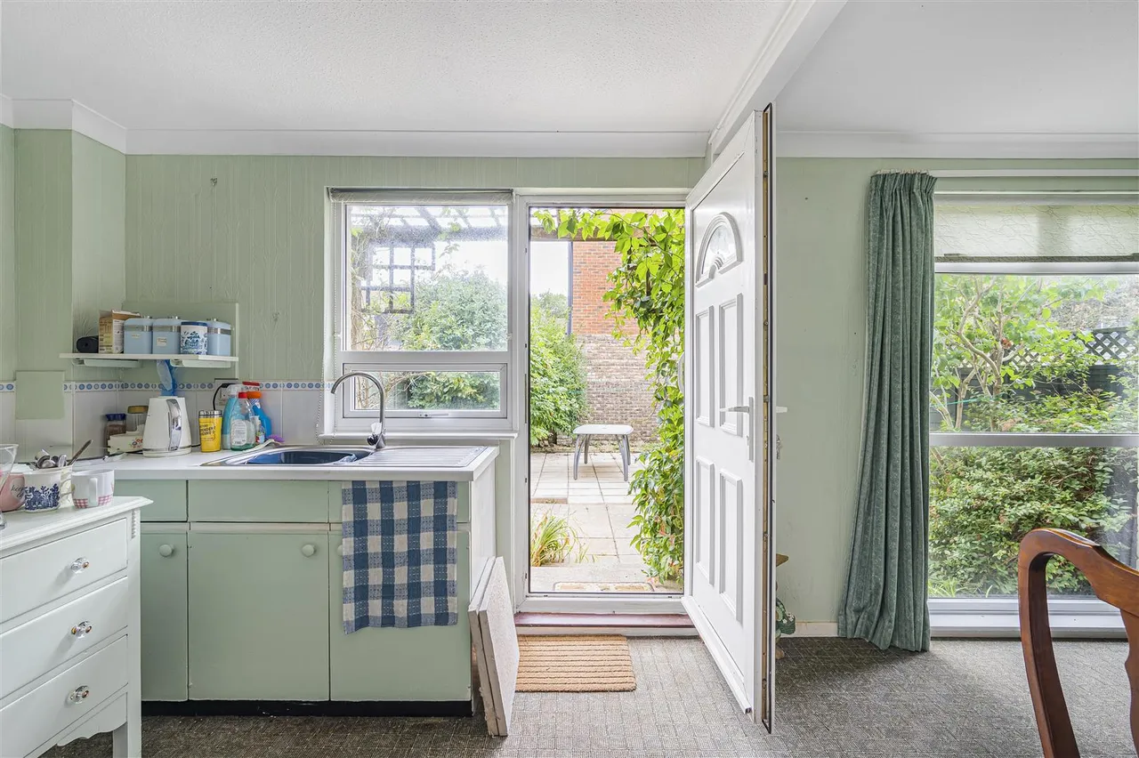 Collingwood Close, Peacehaven, photo 3