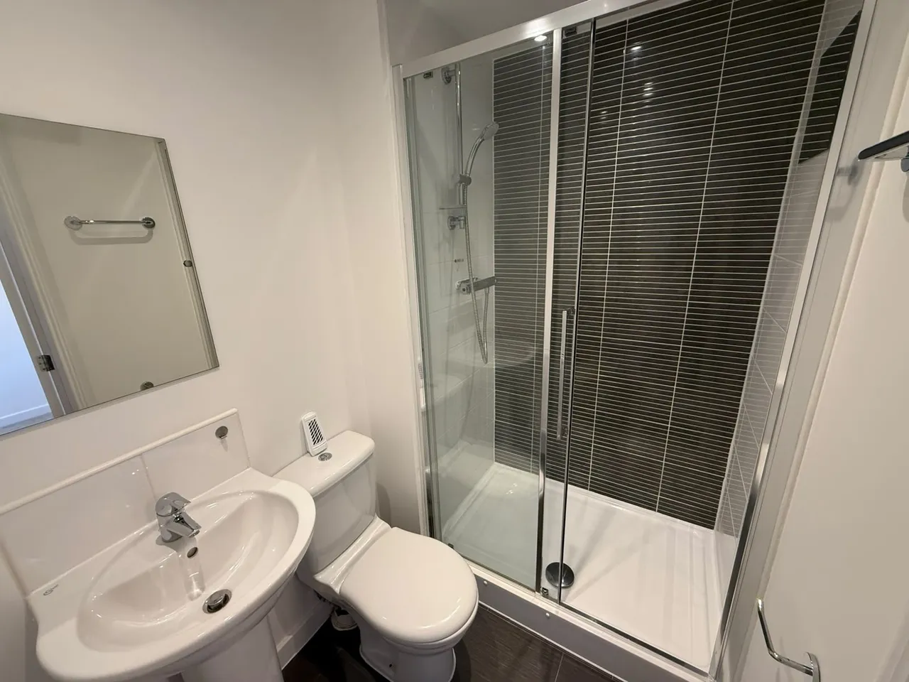 London Road, NN17, photo 14