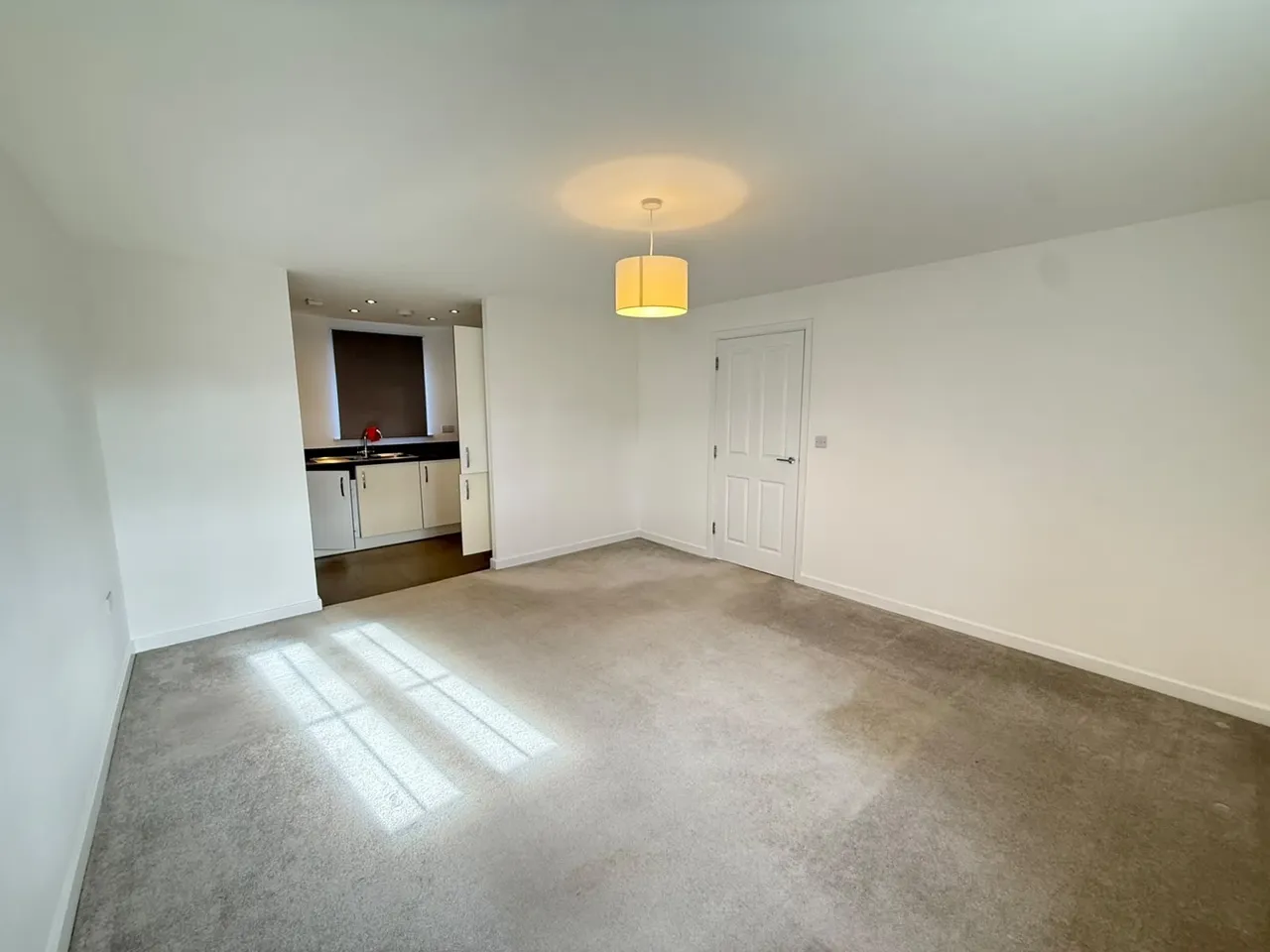 London Road, NN17, photo 6