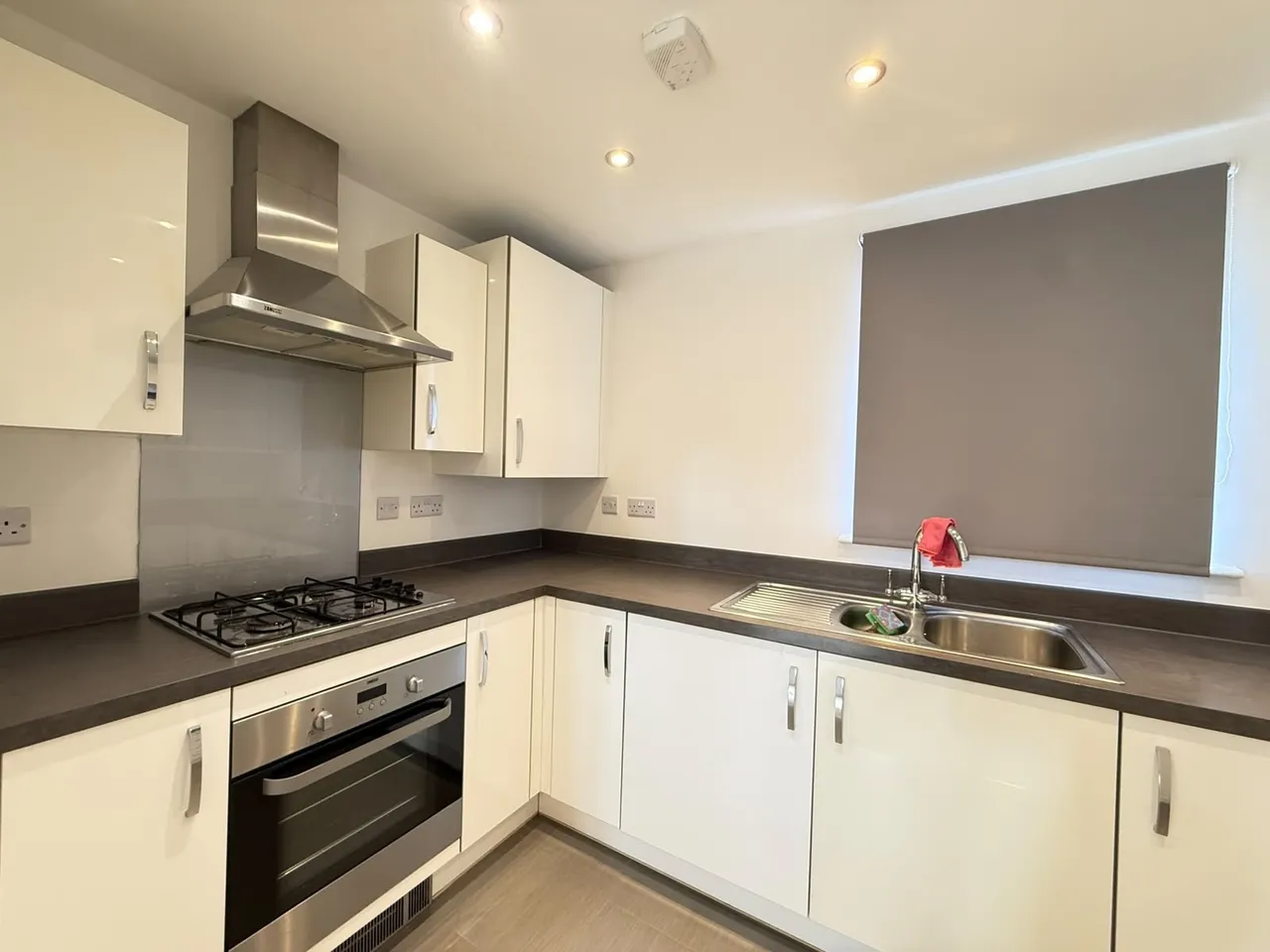 London Road, NN17, photo 3